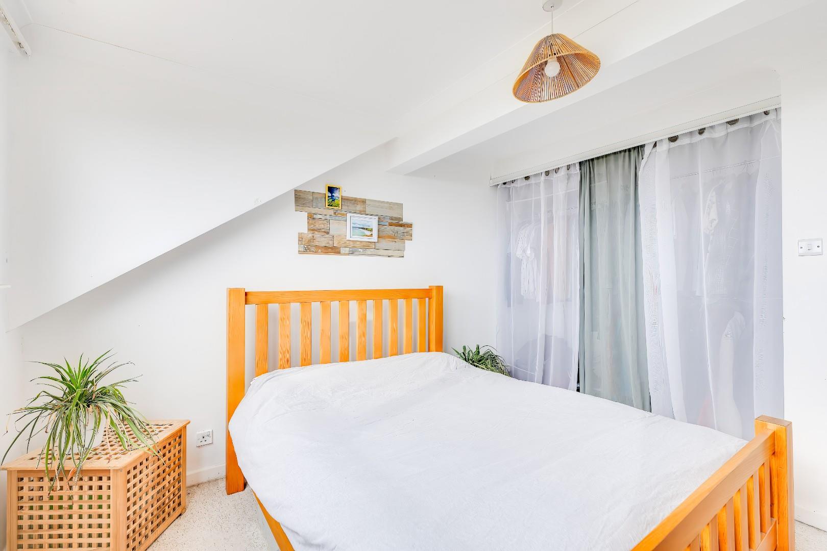 Seaview Drive, Ogmore-By-Sea, Vale of Glamorgan, CF32 0PB